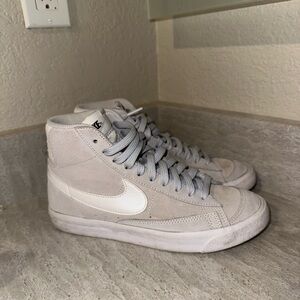 NIKE BLAZERS